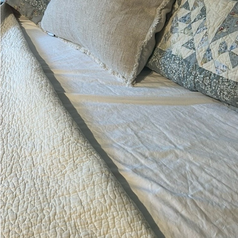Luxurious Cream and light blue Quilt Set